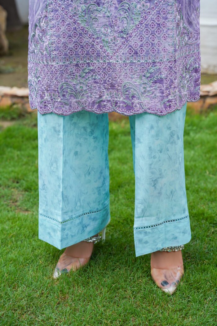 Lily - Image 6