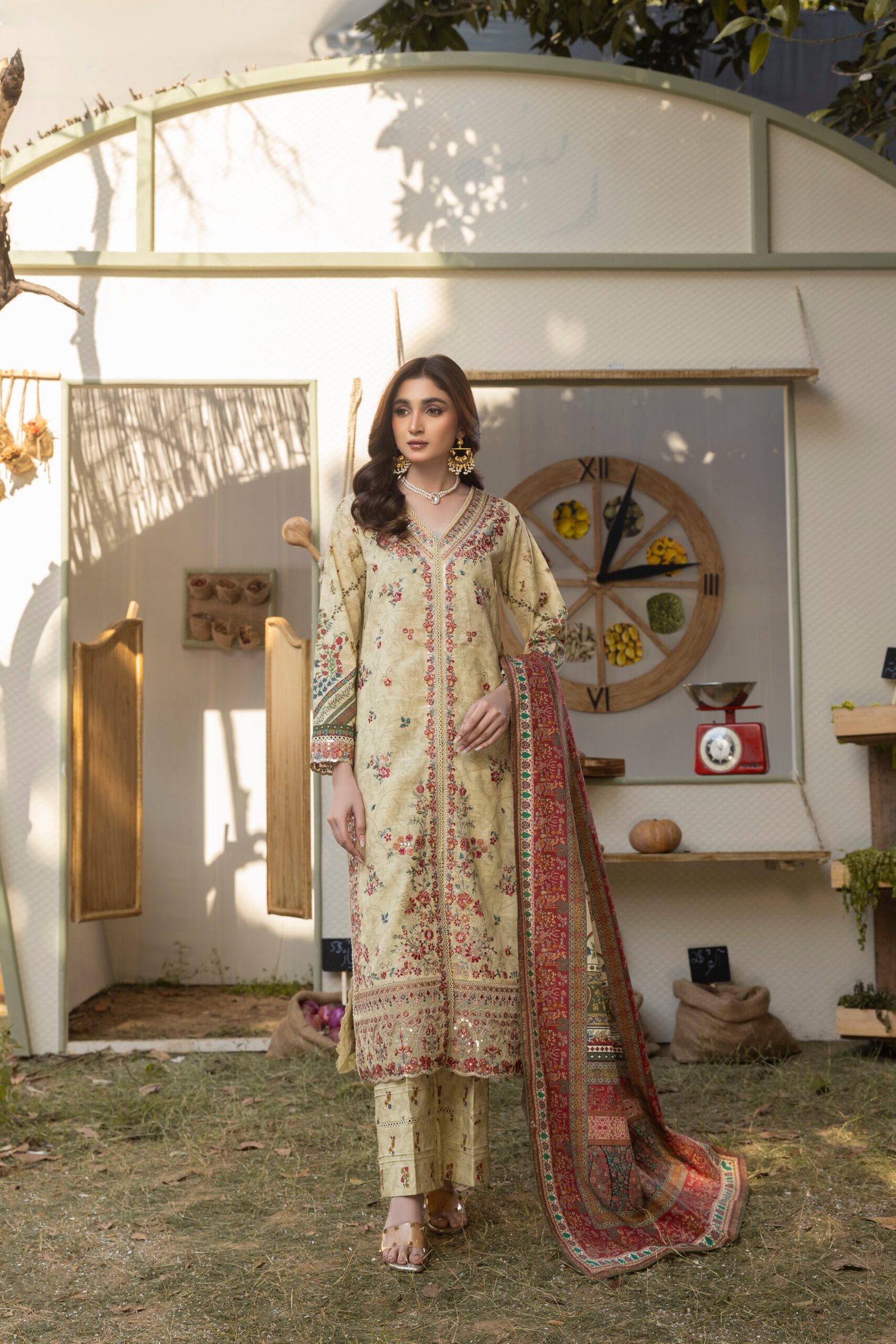 IMG_0892 Secret Garden - Image 1